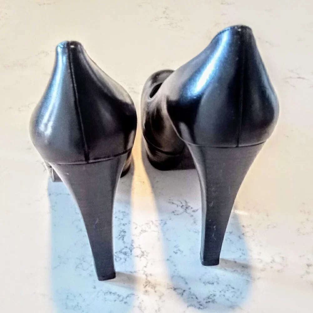 Stuart Weitzman Black Leather Platform Pumps